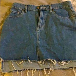 Attention Beach Babes - Roxy ripped jean skirt